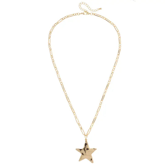 Avery Hammered Star Necklace in Shiny Gold